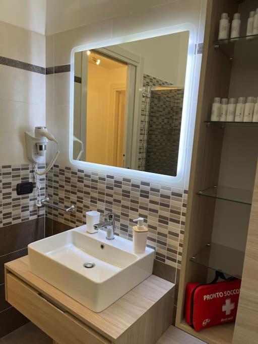 Nel Quartiere Bayres Suite Completamente Rinnovata Μιλάνο Εξωτερικό φωτογραφία